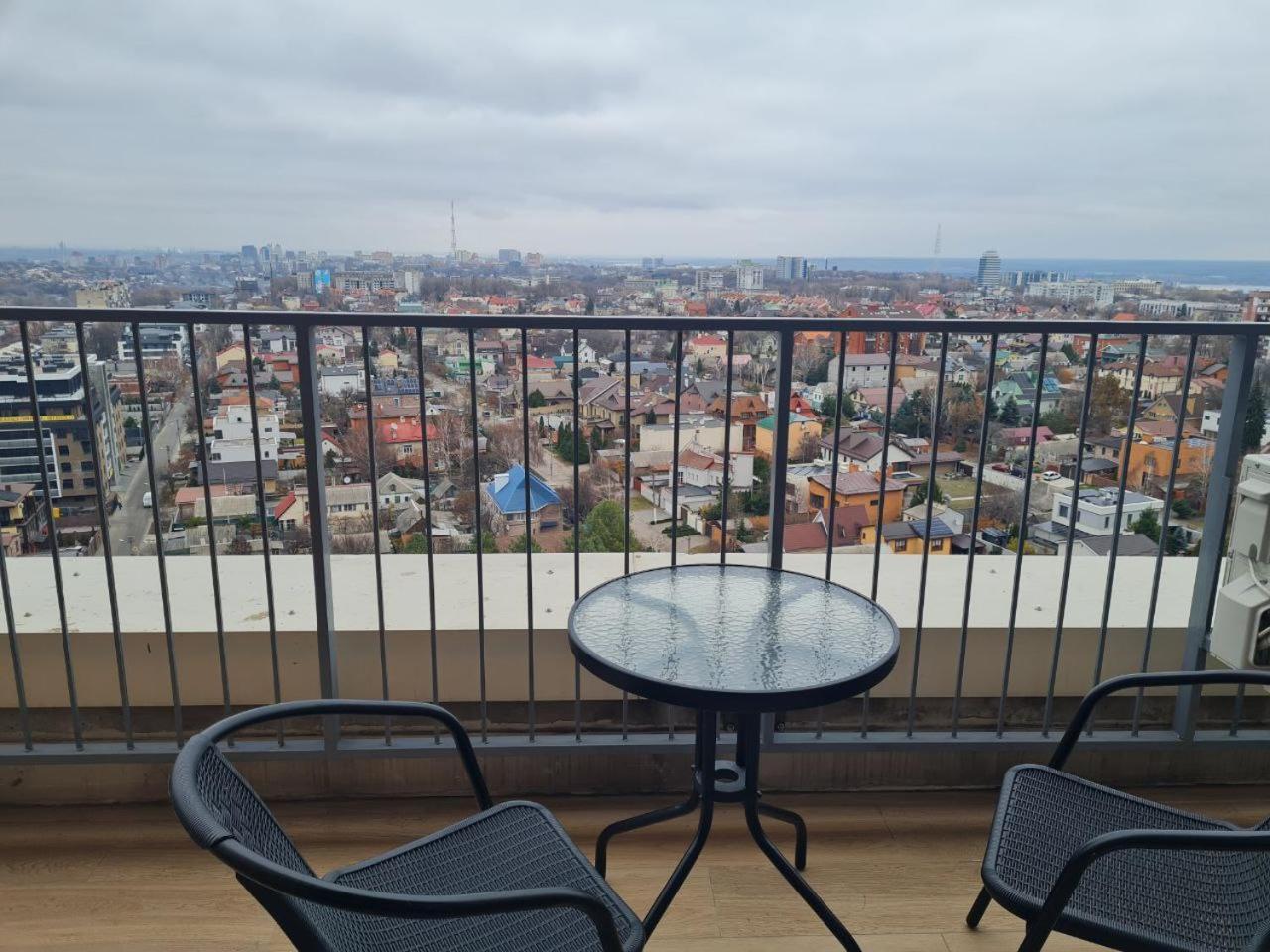 Apartplus - Затишні Апартаменти Dnipro Exteriör bild